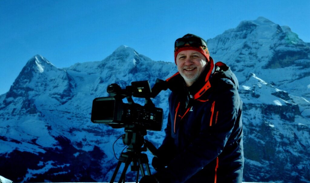 Bernhard Spörri vor Eiger, Mönch und Jungfrau mit Sony xdcam